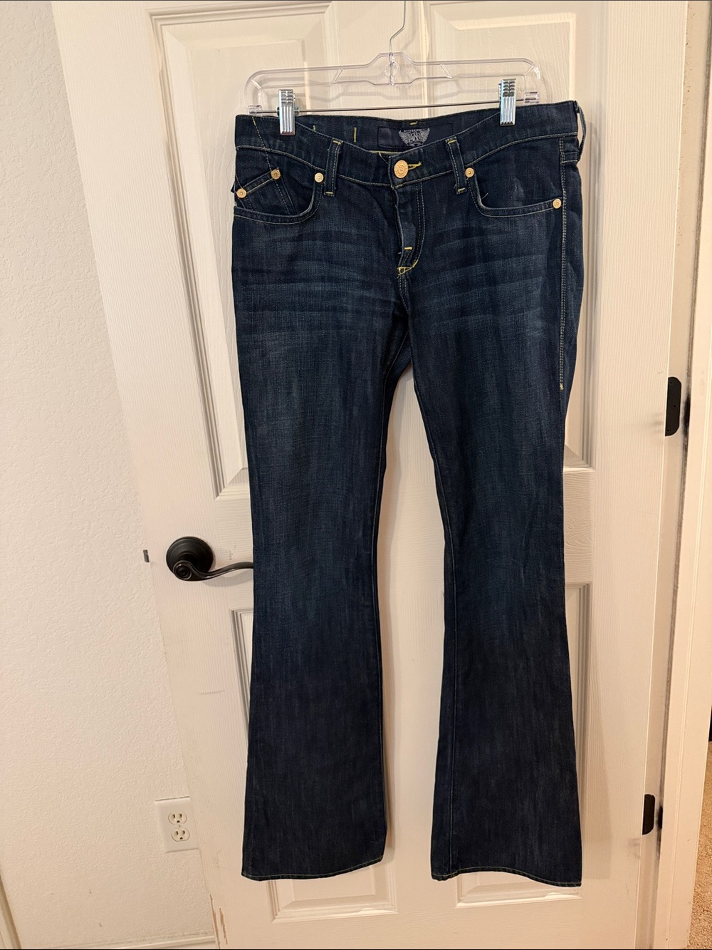 Rock & Republic Slim Jeans in Dark Blue with Yellow Stitching
